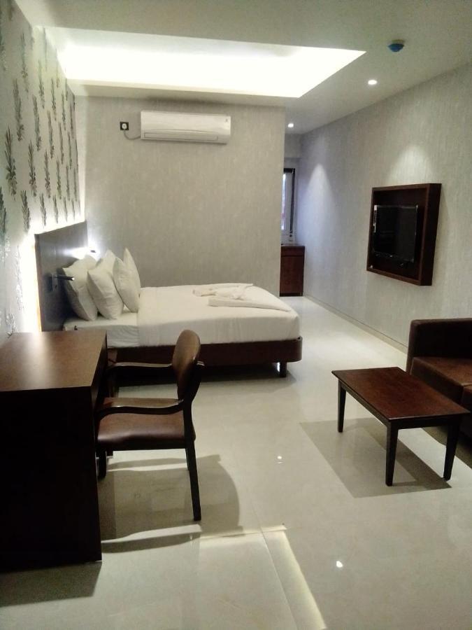 Hotel Madhuban Silvassa Bagian luar foto