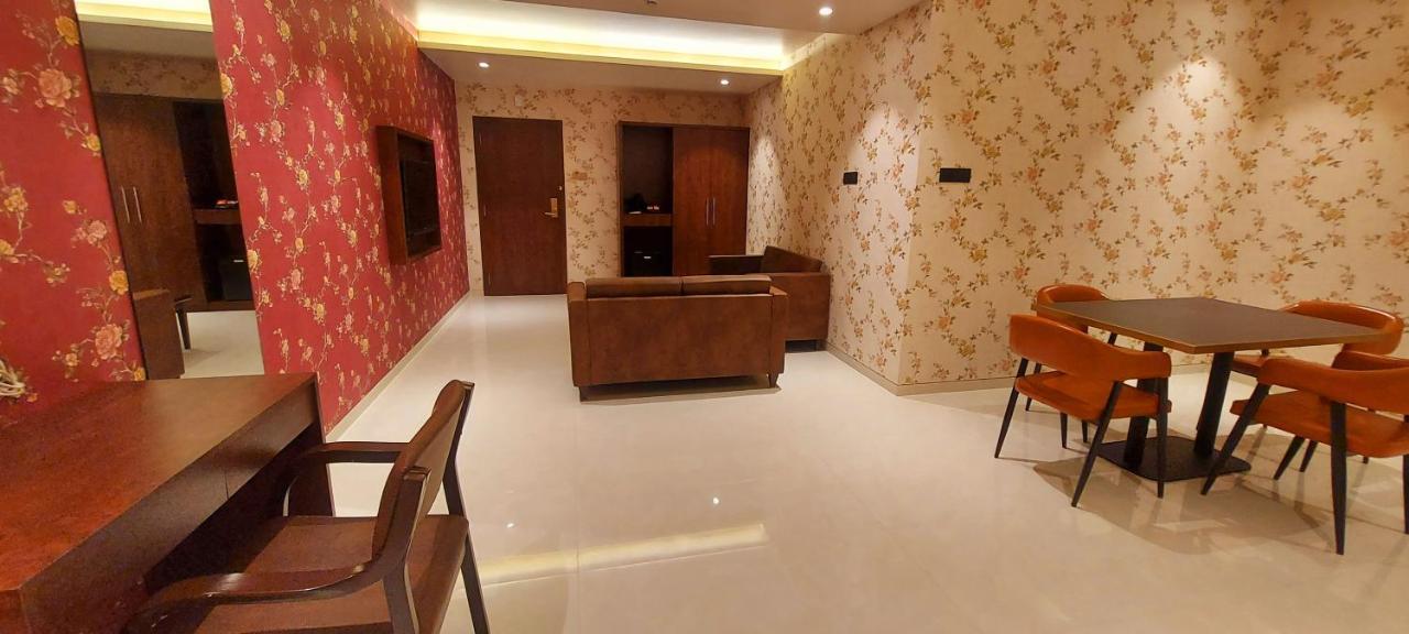 Hotel Madhuban Silvassa Bagian luar foto