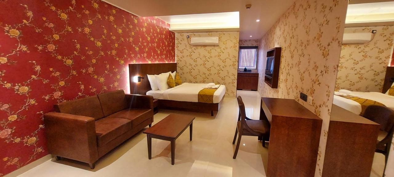 Hotel Madhuban Silvassa Bagian luar foto