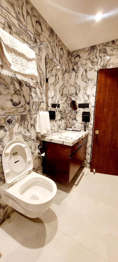 Hotel Madhuban Silvassa Bagian luar foto