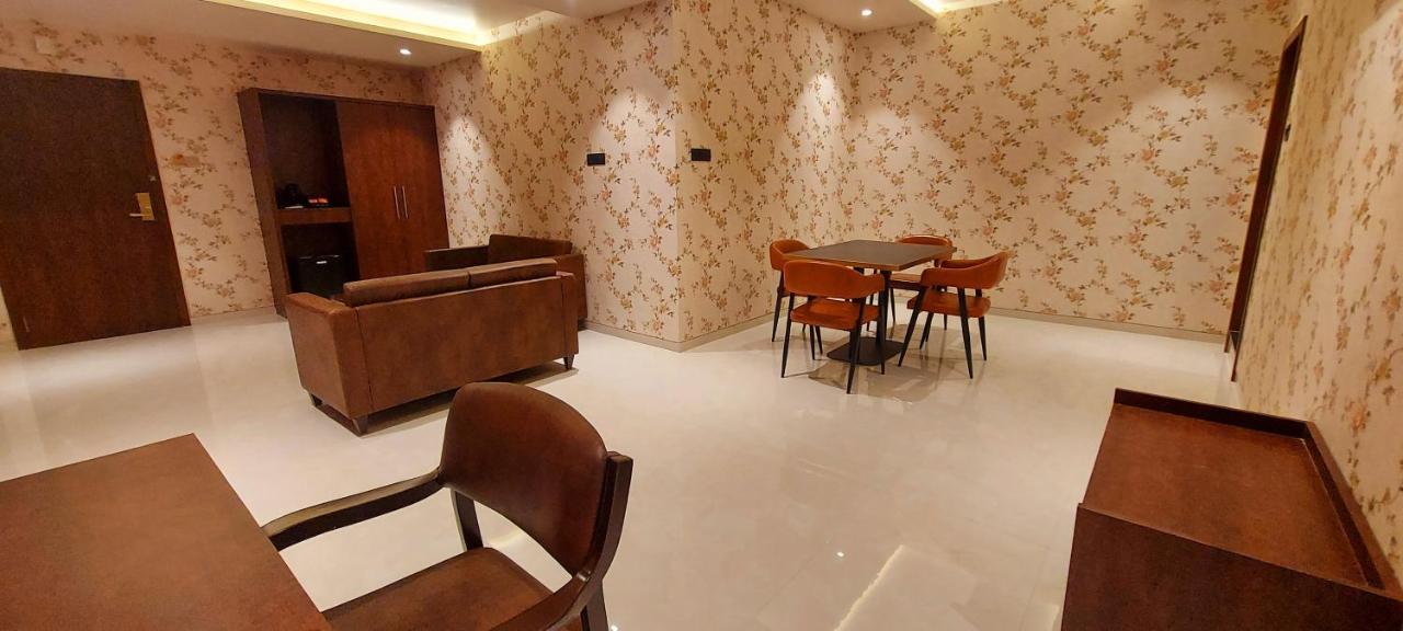 Hotel Madhuban Silvassa Bagian luar foto