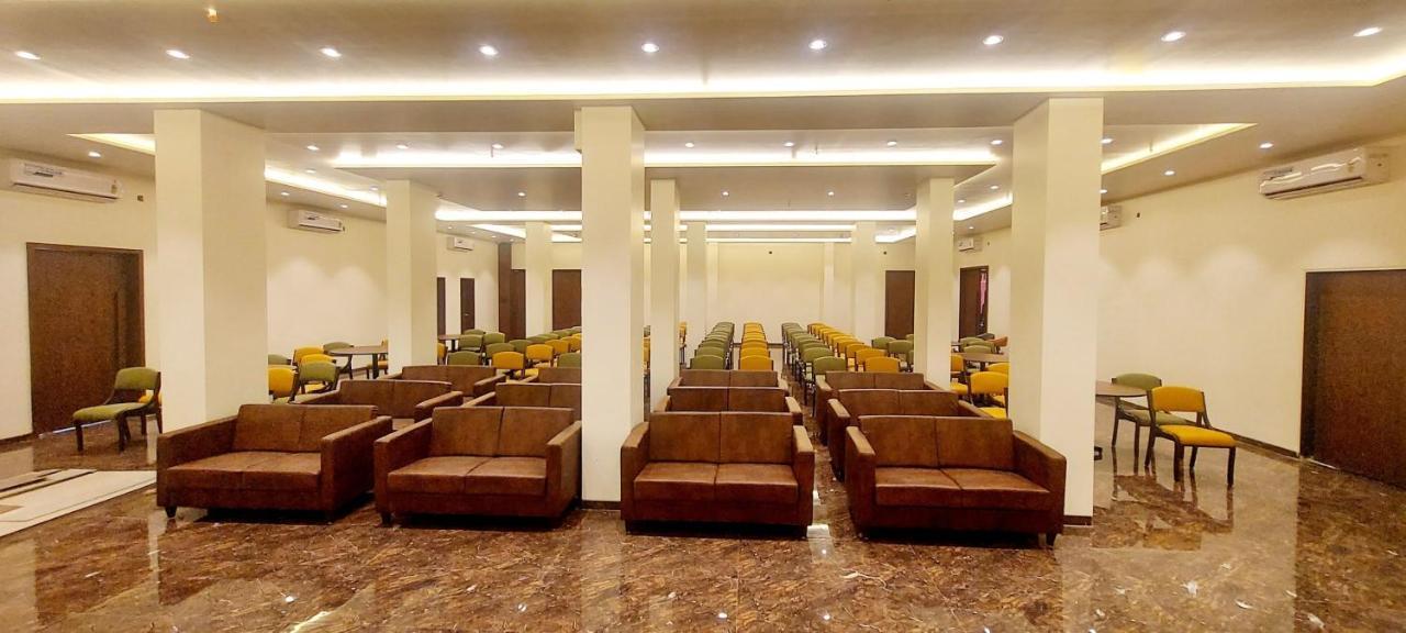 Hotel Madhuban Silvassa Bagian luar foto