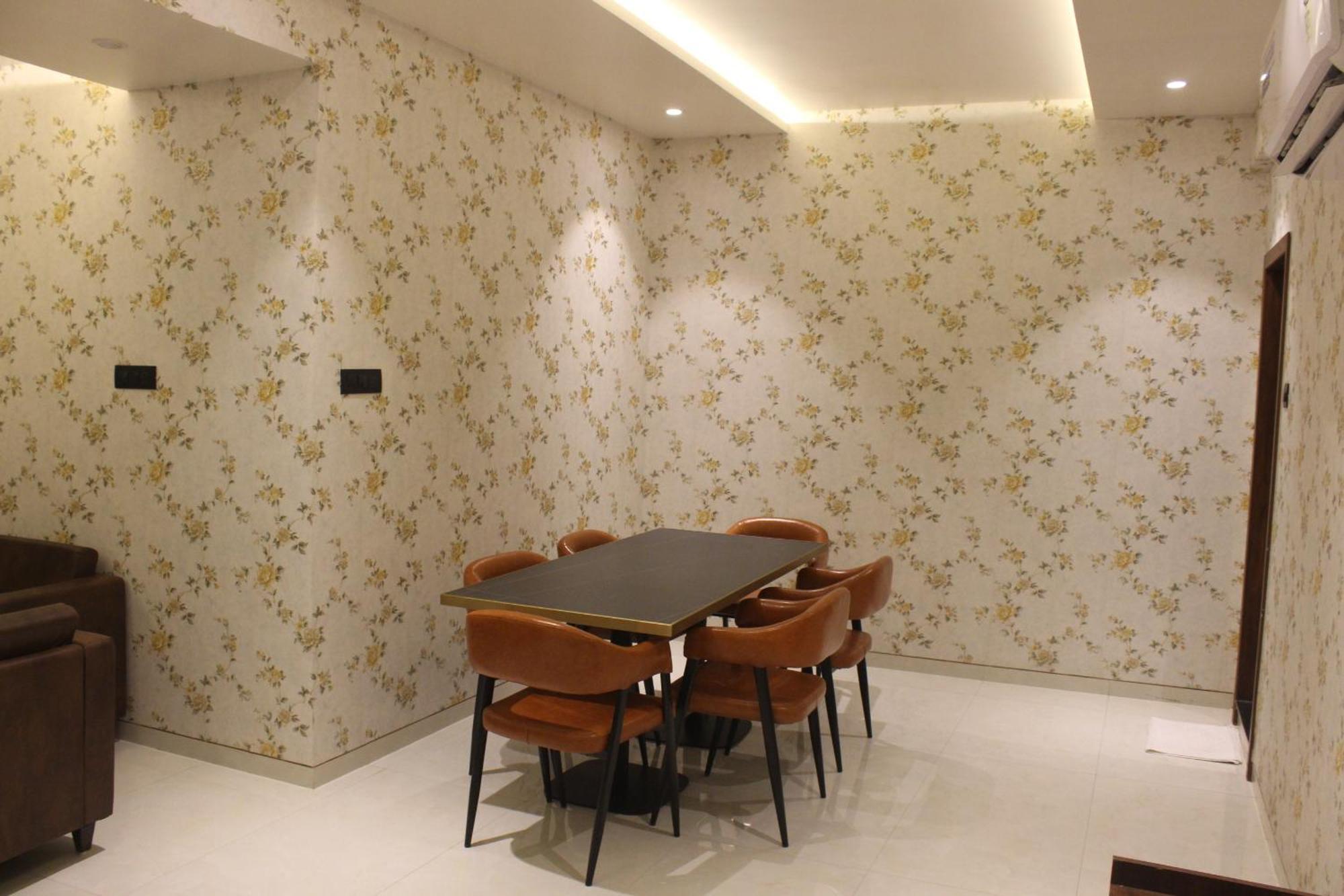Hotel Madhuban Silvassa Bagian luar foto