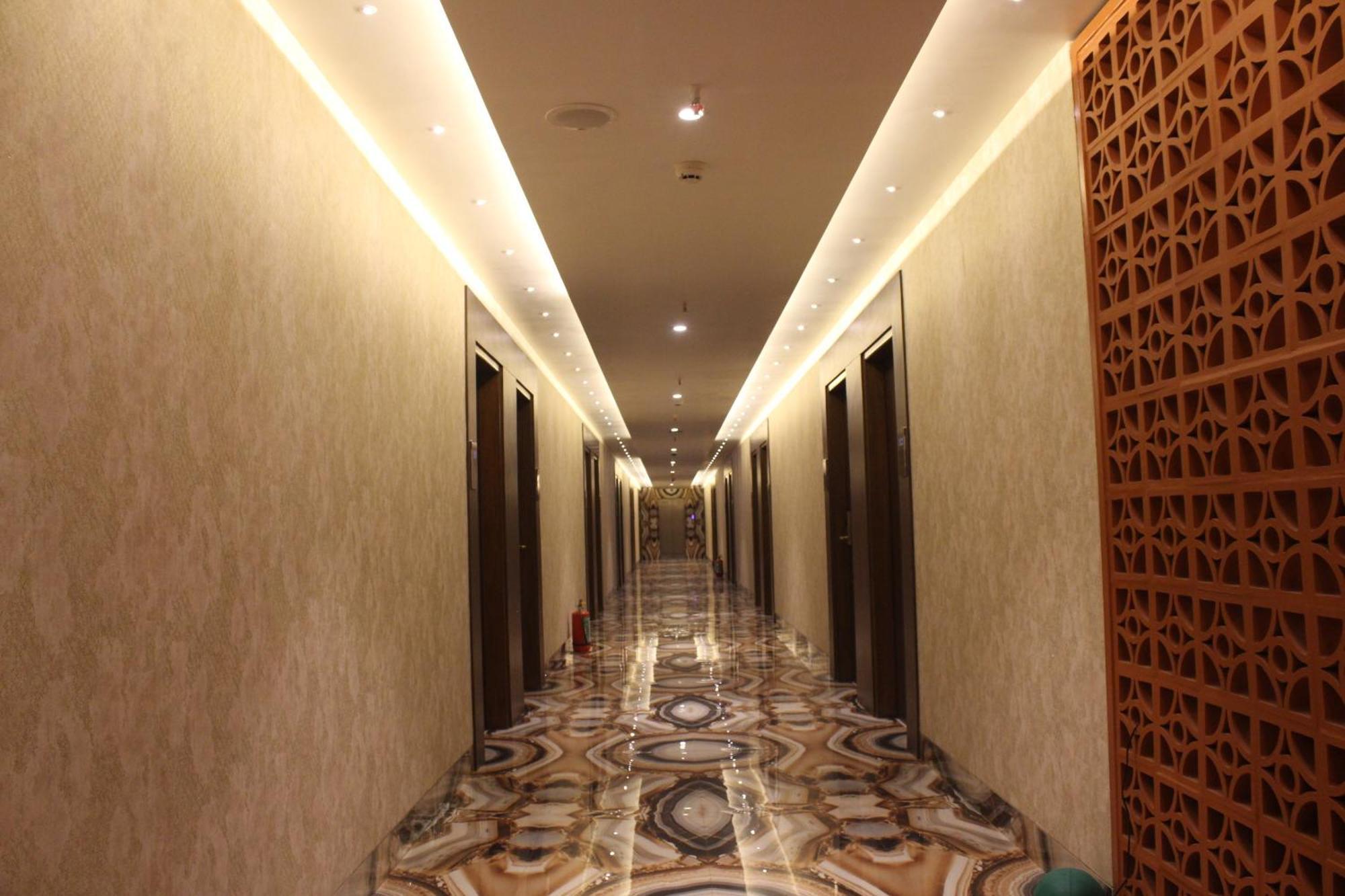 Hotel Madhuban Silvassa Bagian luar foto