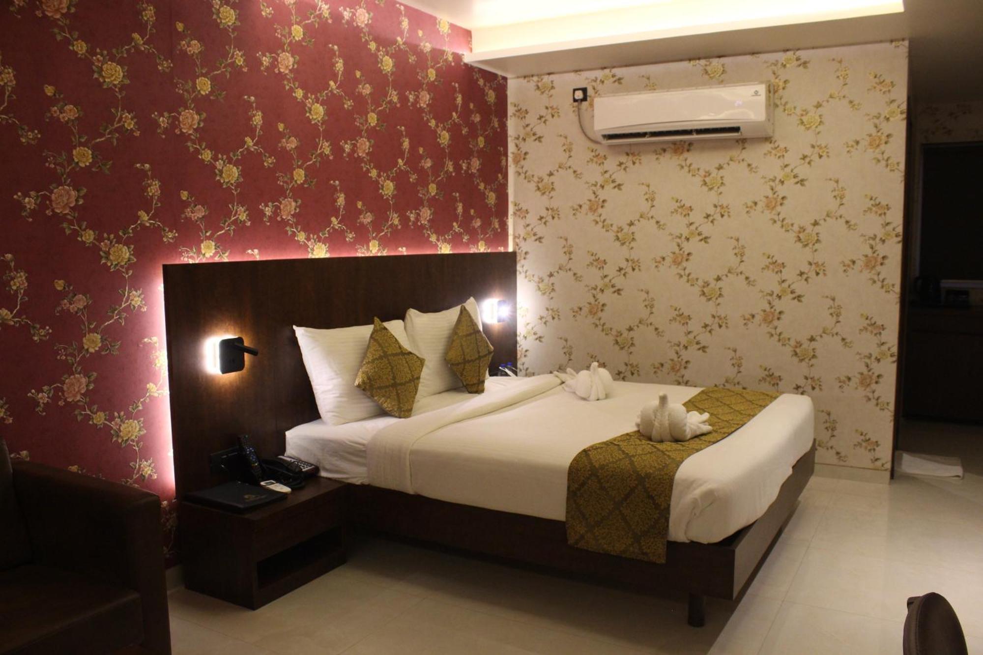 Hotel Madhuban Silvassa Bagian luar foto