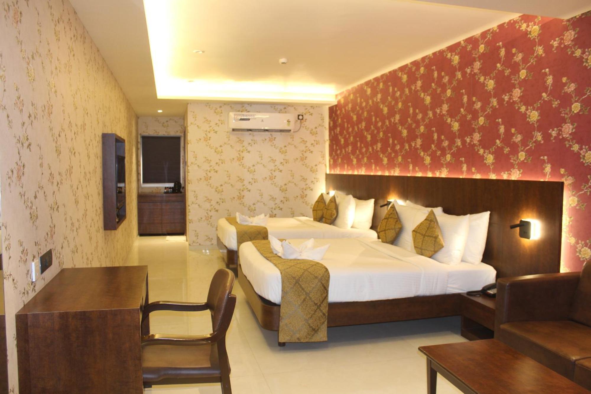 Hotel Madhuban Silvassa Bagian luar foto