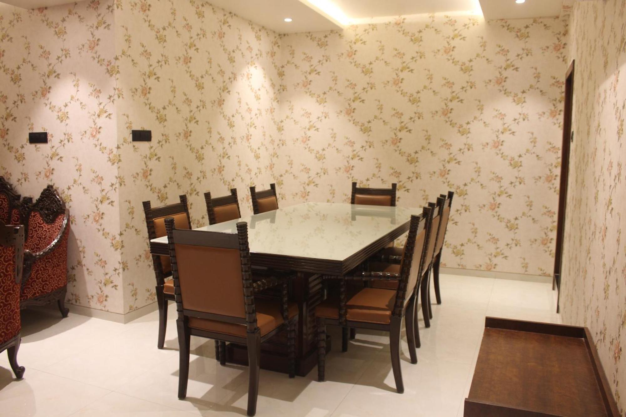 Hotel Madhuban Silvassa Bagian luar foto