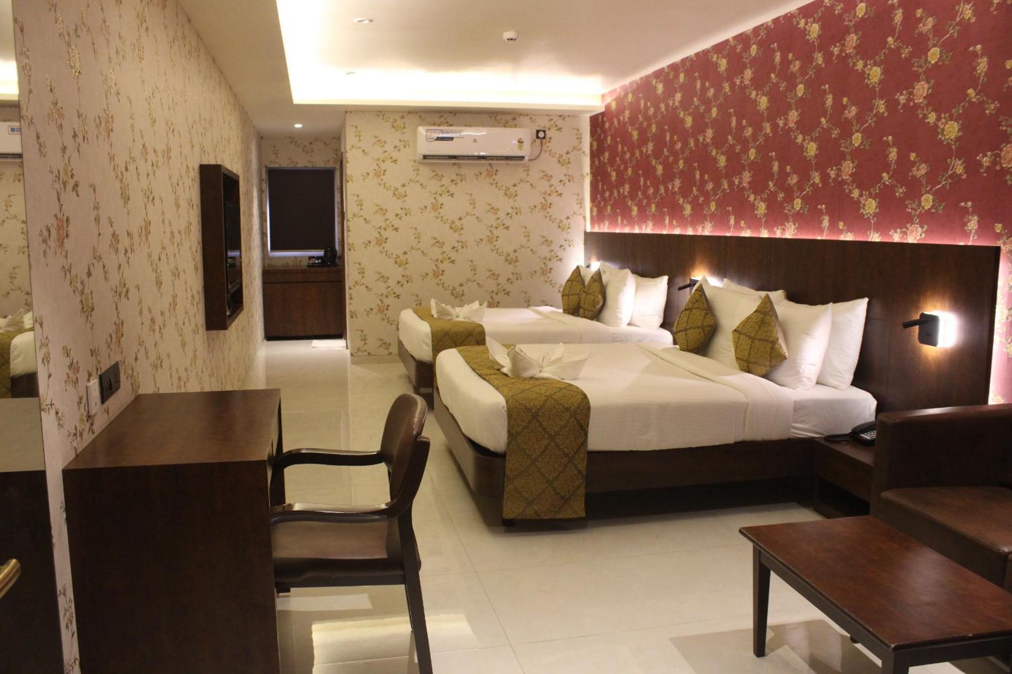 Hotel Madhuban Silvassa Bagian luar foto